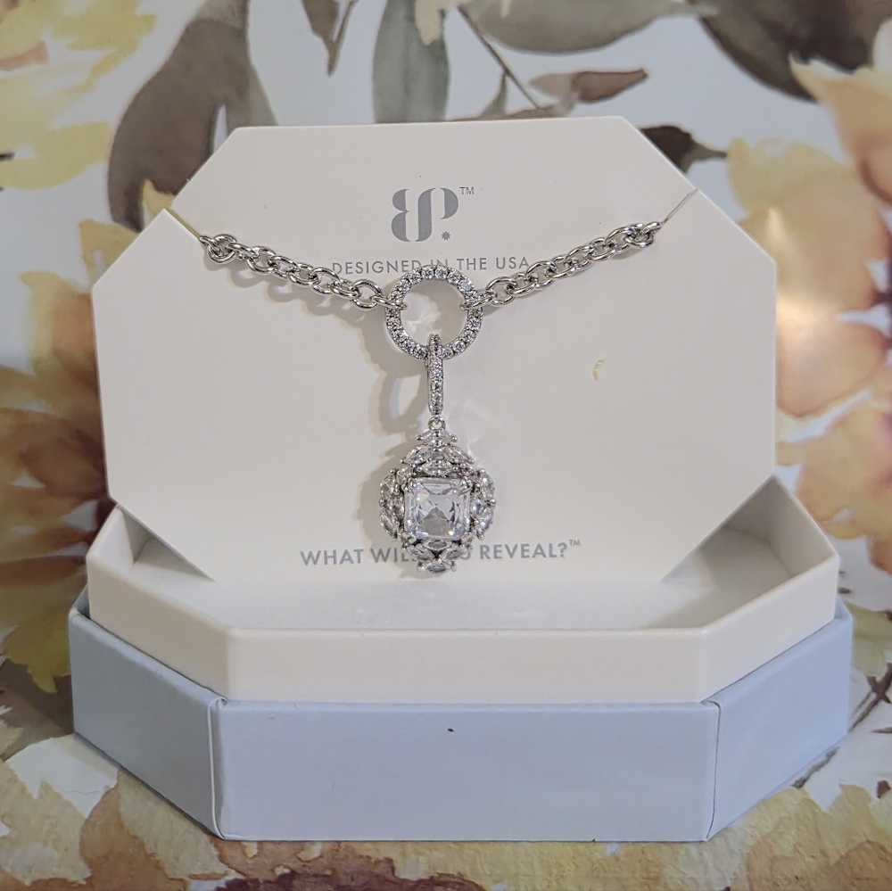 Elegant Silver Necklace with Crystal Pendant